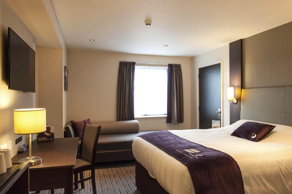 Premier Inn London Hendon - The Hyde Ruang foto