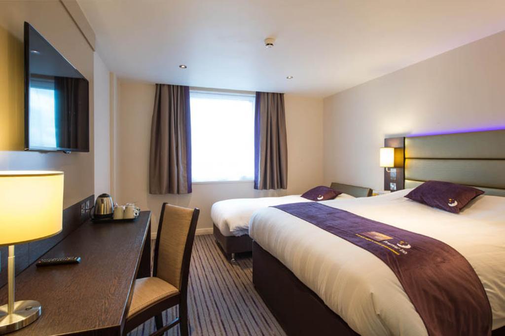 Premier Inn London Hendon - The Hyde Ruang foto