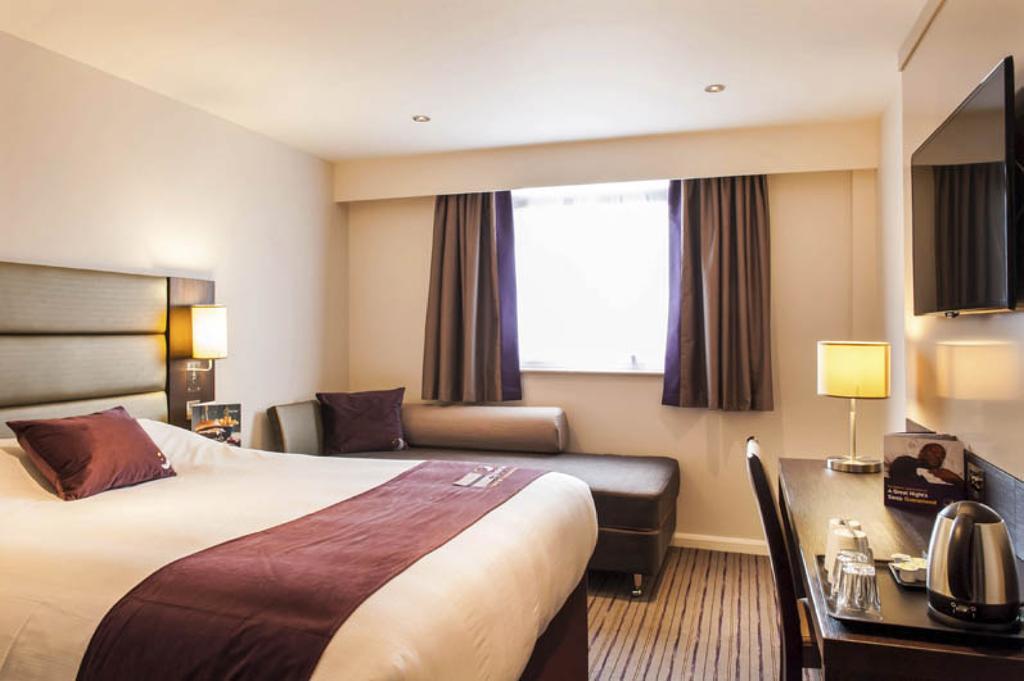 Premier Inn London Hendon - The Hyde Ruang foto