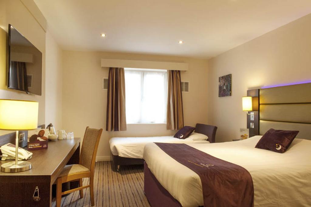 Premier Inn London Hendon - The Hyde Ruang foto