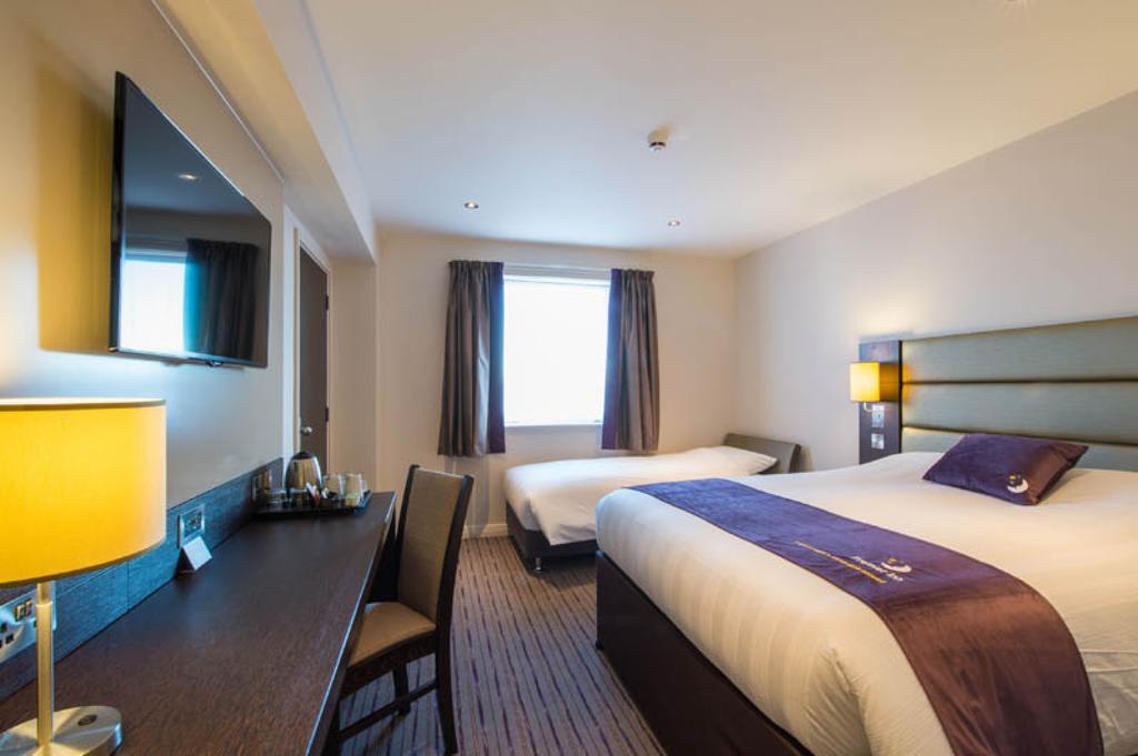 Premier Inn London Hendon - The Hyde Ruang foto