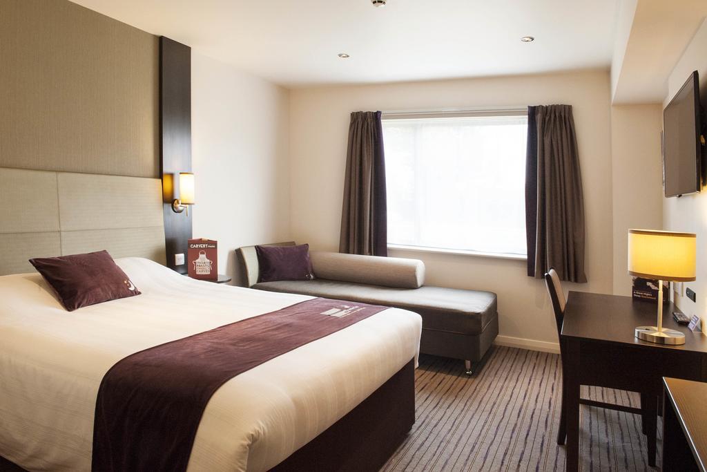 Premier Inn London Hendon - The Hyde Ruang foto