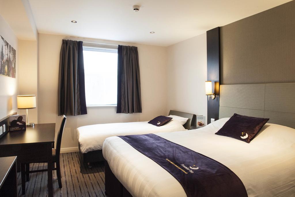 Premier Inn London Hendon - The Hyde Ruang foto
