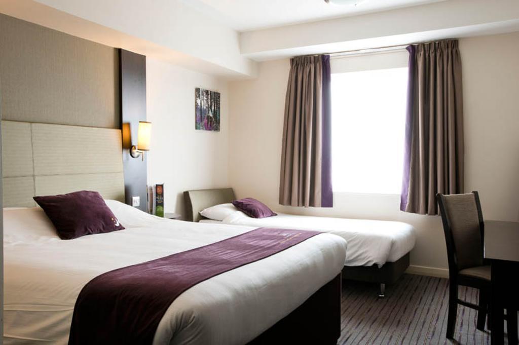 Premier Inn London Hendon - The Hyde Ruang foto