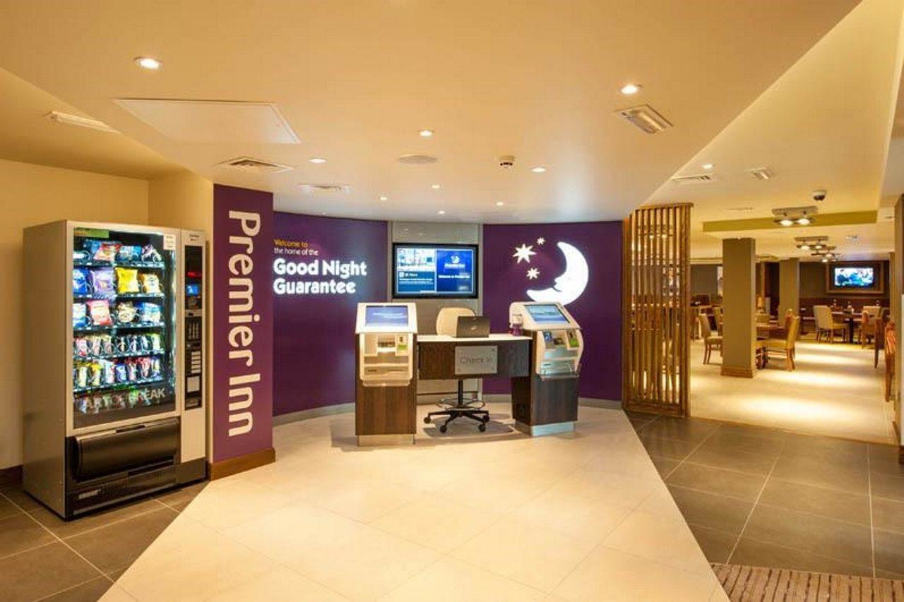 Premier Inn London Hendon - The Hyde Bagian luar foto