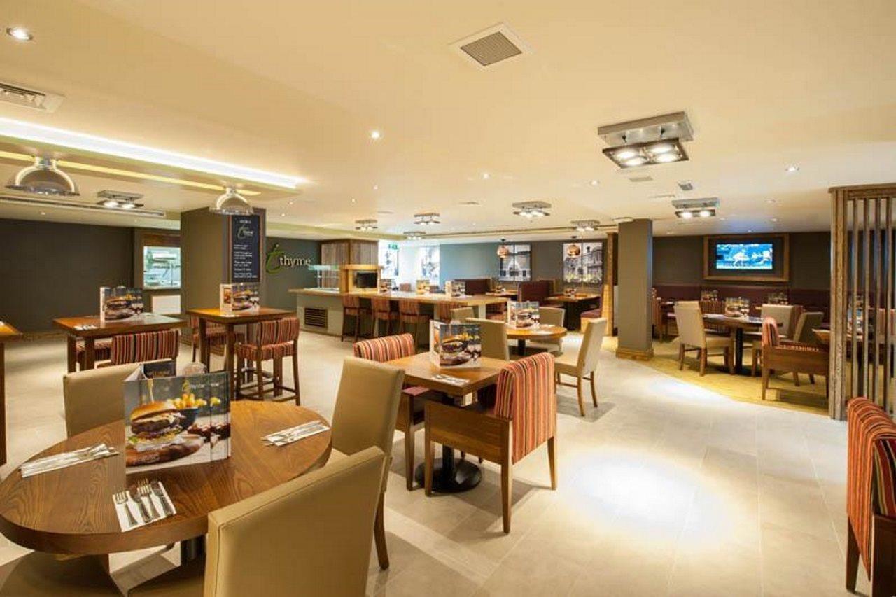 Premier Inn London Hendon - The Hyde Bagian luar foto