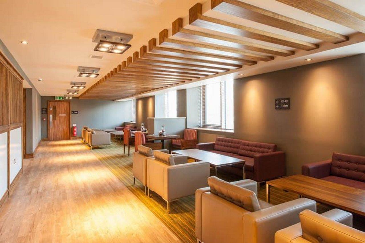 Premier Inn London Hendon - The Hyde Bagian luar foto