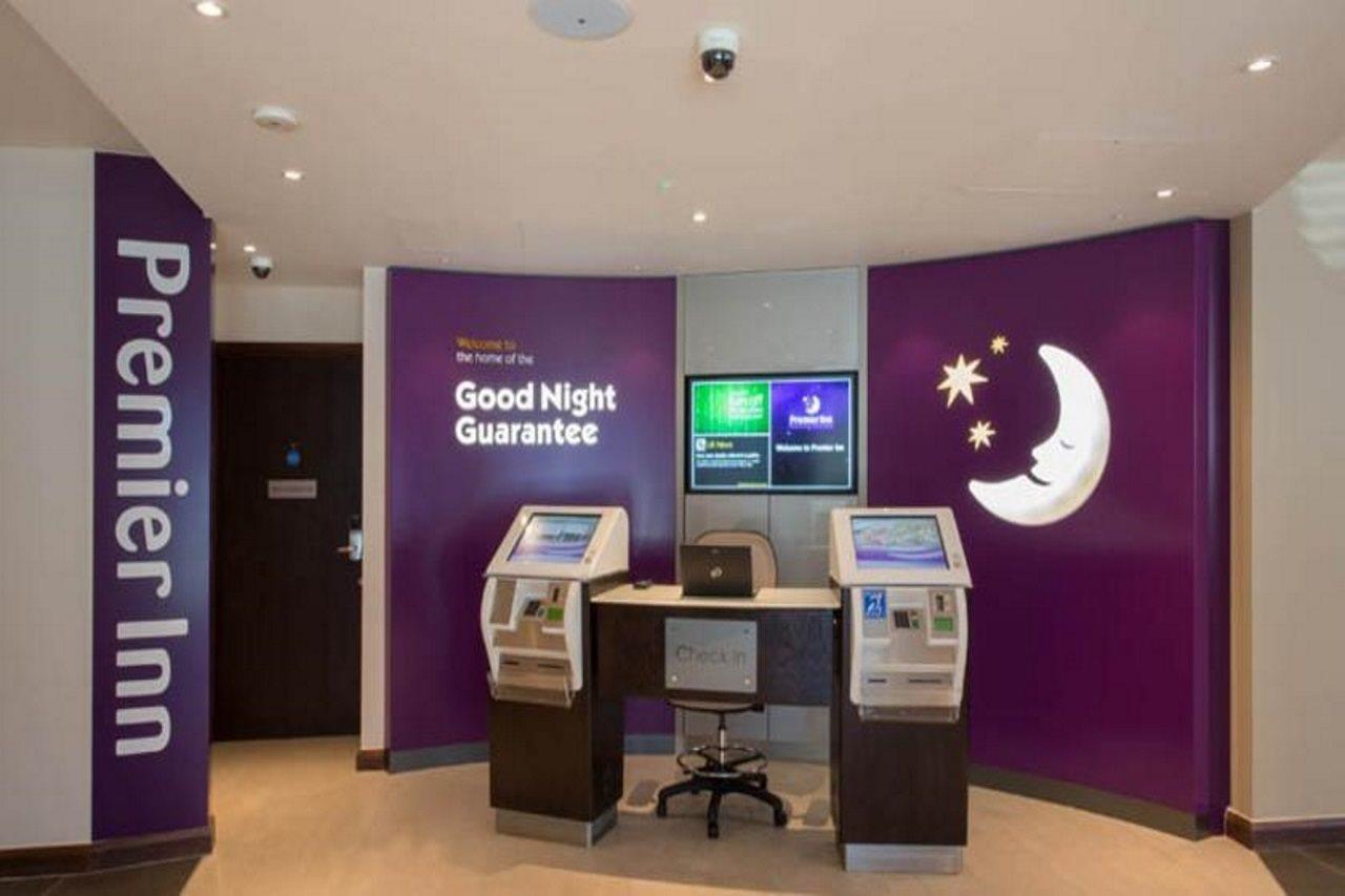 Premier Inn London Hendon - The Hyde Bagian luar foto