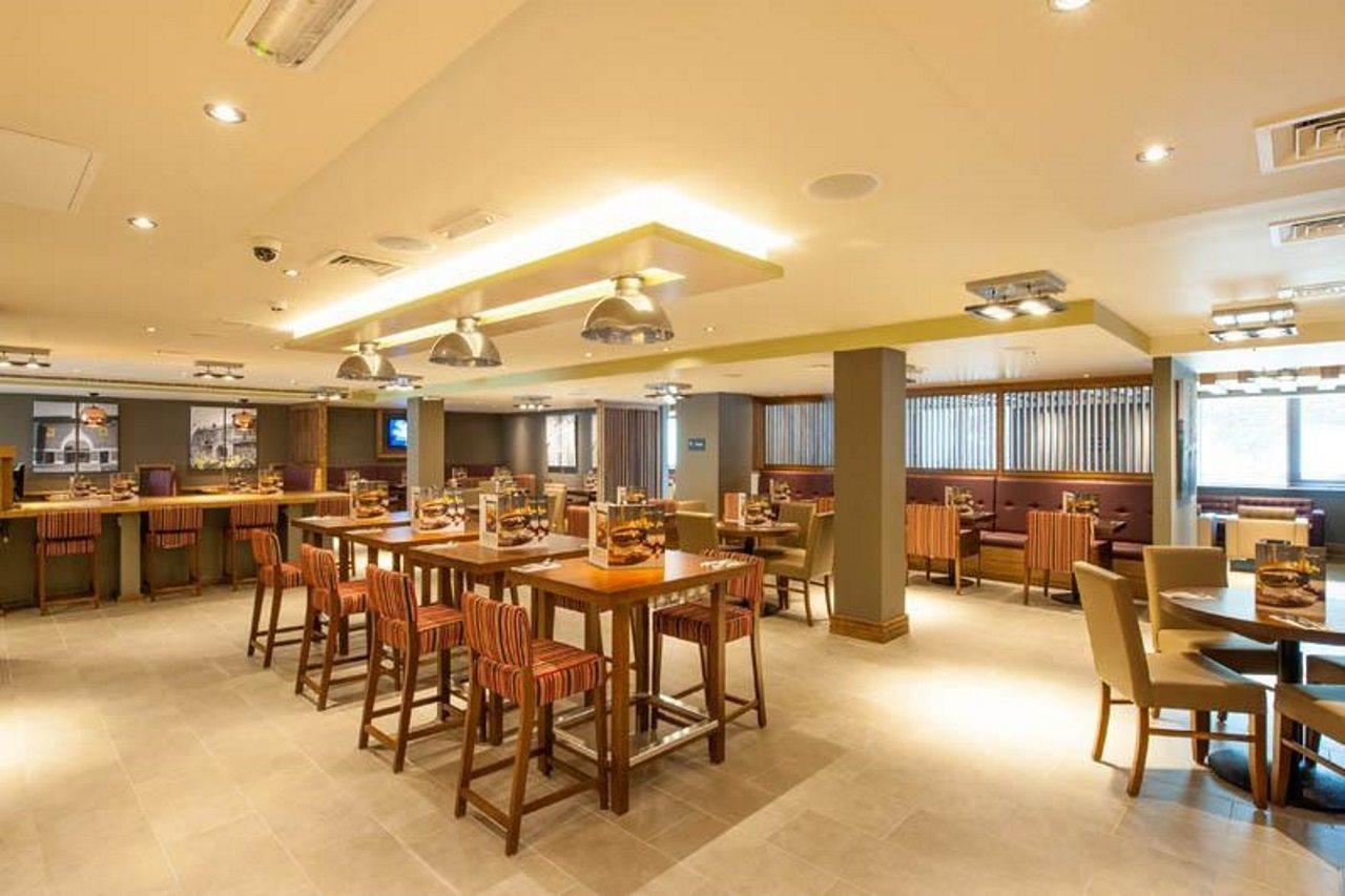 Premier Inn London Hendon - The Hyde Bagian luar foto