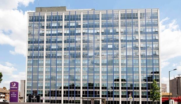 Premier Inn London Hendon - The Hyde Bagian luar foto